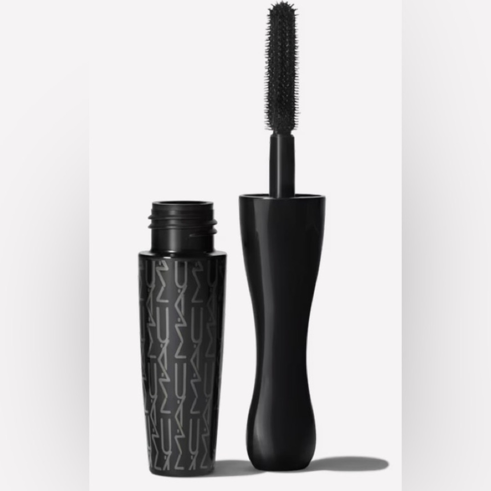 MAC  IN EXTREME DIMENSION 3D BLACK LASH MASCARA